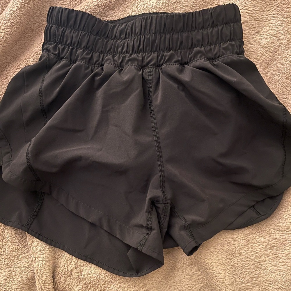 lululemon Track That High Rise 3” in Size 2.